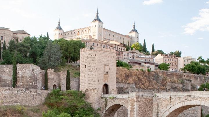 Alcázar of Toledo, a stone fortress located in the highest p艺术 of Toledo, Spain.